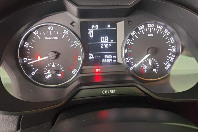 Used Skoda Octavia 2017 1.6L Automatic Chuanxing Edition Odometer Close Up