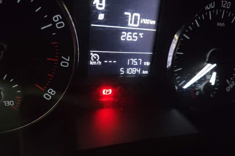 Used Skoda Octavia 2017 1.6L Manual Trend Edition Odometer Close Up
