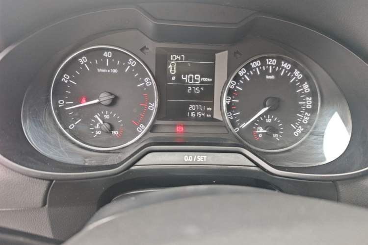 Used Skoda Octavia 2017 Classic Model 1.6L Manual Standard Edition Odometer Close Up