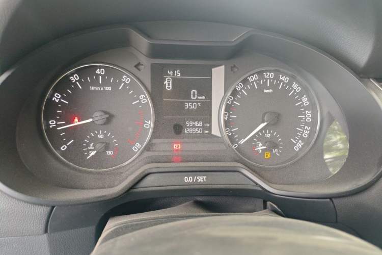 Used Skoda Octavia 2017 1.6L Manual Trend Edition Odometer Close Up