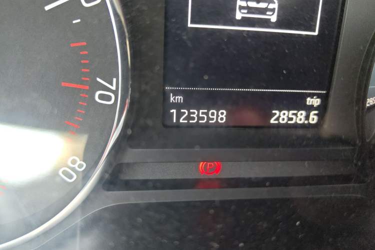 Used Skoda Octavia 2017 1.6L Manual Smart Drive Edition Odometer Close Up