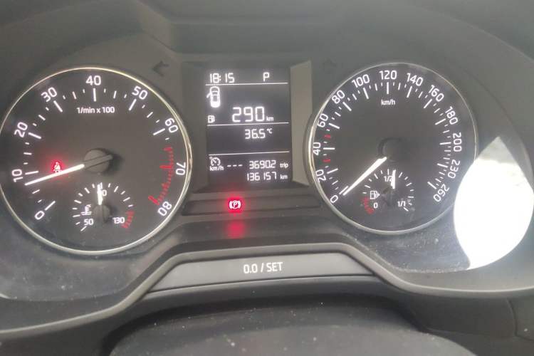Used Skoda Octavia 2017 1.6L Automatic Chuanxing Edition Odometer Close Up