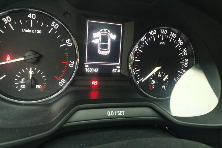 Used Skoda Octavia 2017 1.6L Manual Smart Drive Edition Odometer Close Up