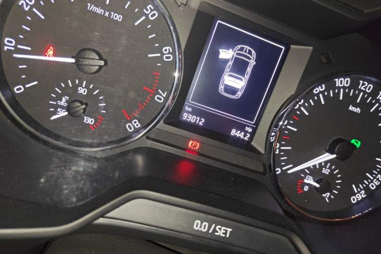 Used Skoda Octavia 2017 1.6L Automatic Smart Drive Edition Odometer Close Up