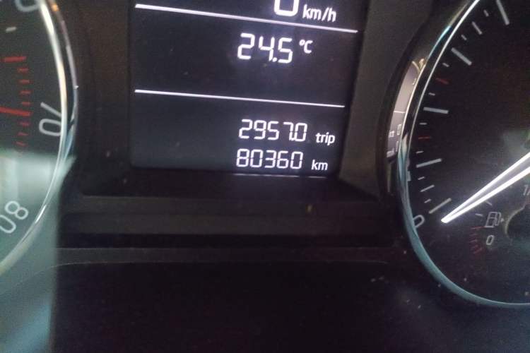 Used Skoda Octavia 2017 1.6L Manual Trend Edition Odometer Close Up