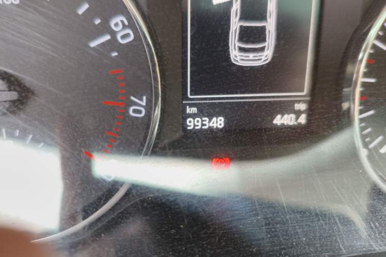 Used Skoda Octavia 2017 1.6L Manual Smart Drive Edition Odometer Close Up