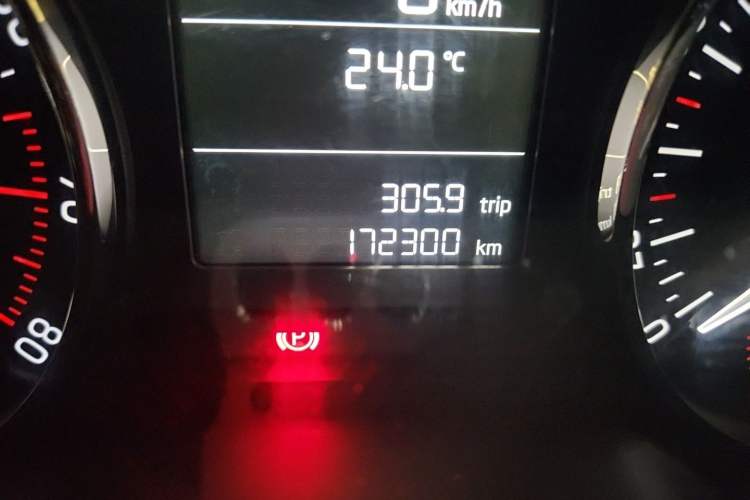Used Skoda Octavia 2017 Classic Model 1.6L Automatic Comfort Edition Odometer Close Up