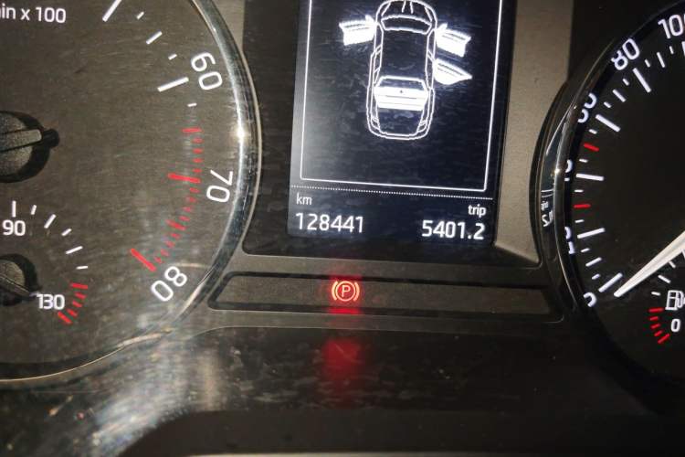 Used Skoda Octavia 2017 1.6L Automatic Smart Drive Edition Odometer Close Up