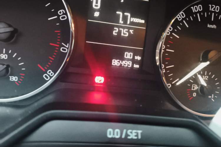 Used Skoda Octavia 2017 Classic Model 1.6L Automatic Standard Edition Odometer Close Up