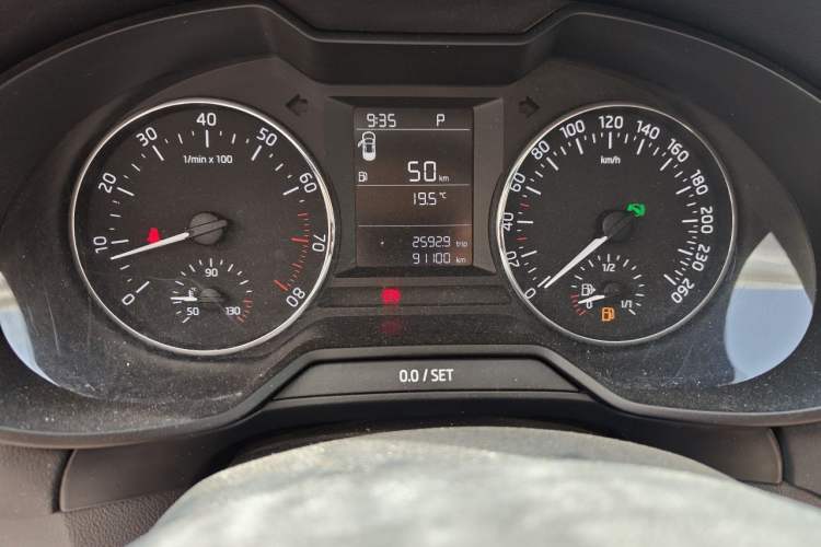 Used Skoda Octavia 2017 Classic Model 1.6L Automatic Standard Edition Odometer Close Up