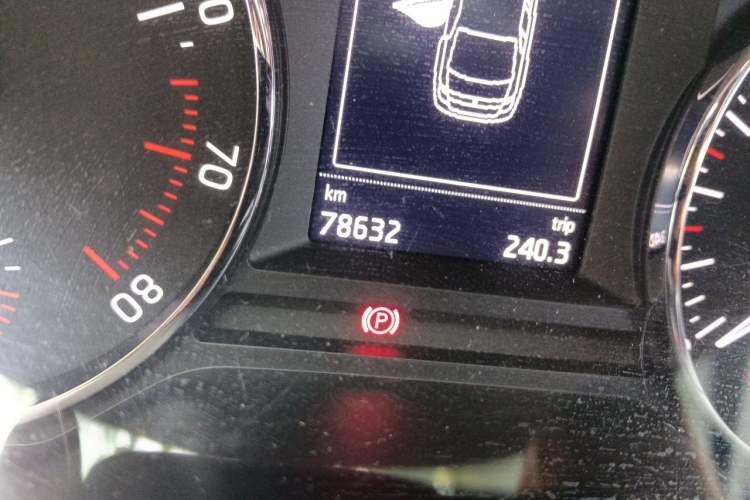 Used Skoda Octavia 2017 1.6L Automatic Smart Drive Edition Odometer Close Up