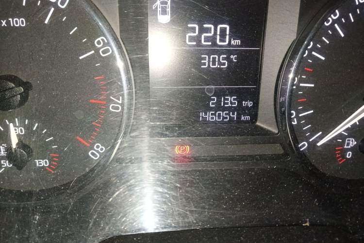 Used Skoda Octavia 2017 Classic Model 1.6L Manual Standard Edition Odometer Close Up