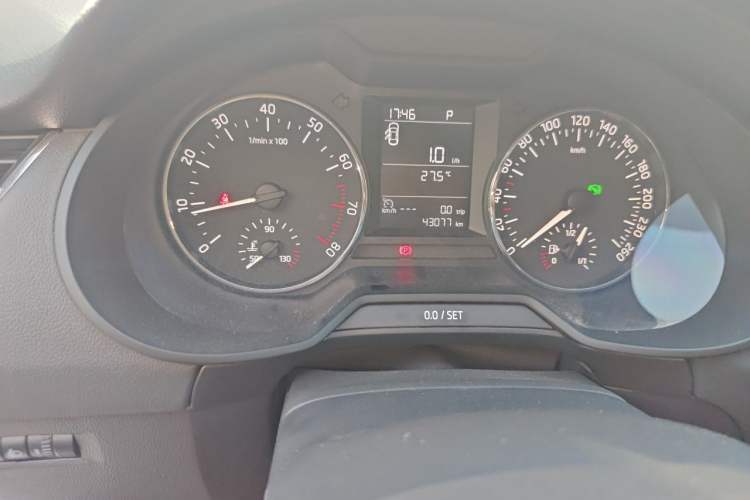 Used Skoda Octavia 2017 1.6L Automatic Chuanxing Edition Odometer Close Up