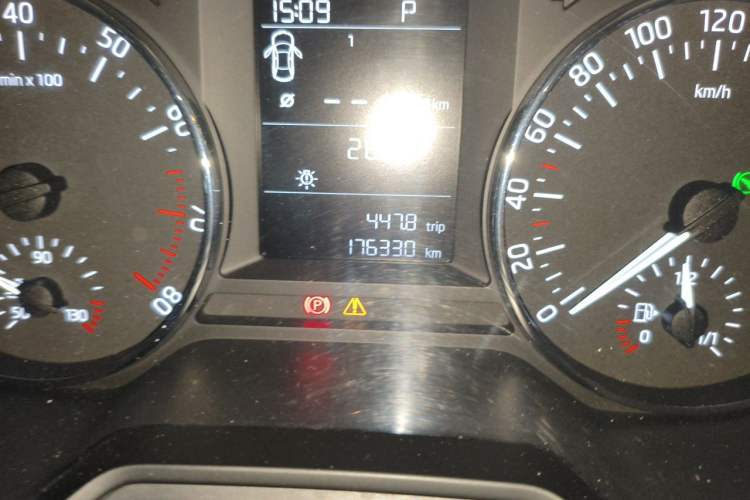 Used Skoda Octavia 2017 1.6L Automatic Chuanxing Edition Odometer Close Up