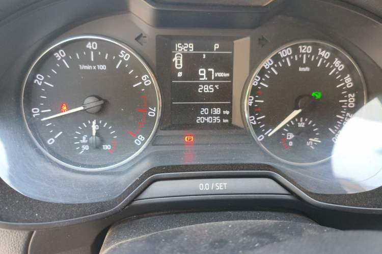 Used Skoda Octavia 2017 Classic Model 1.6L Automatic Standard Edition Odometer Close Up
