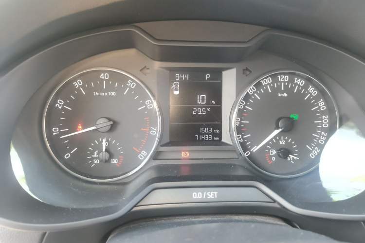 Used Skoda Octavia 2017 1.6L Automatic Chuanxing Edition Odometer Close Up