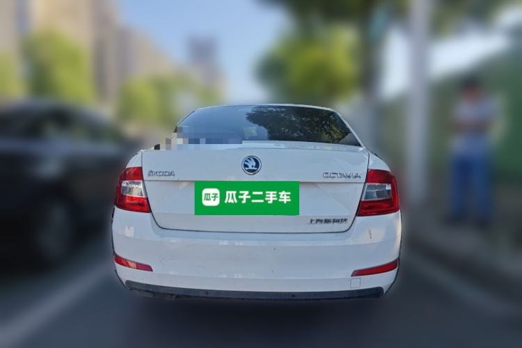 Used Skoda Octavia 2017 1.6L Manual Front-Wheel-Drive Version Rear