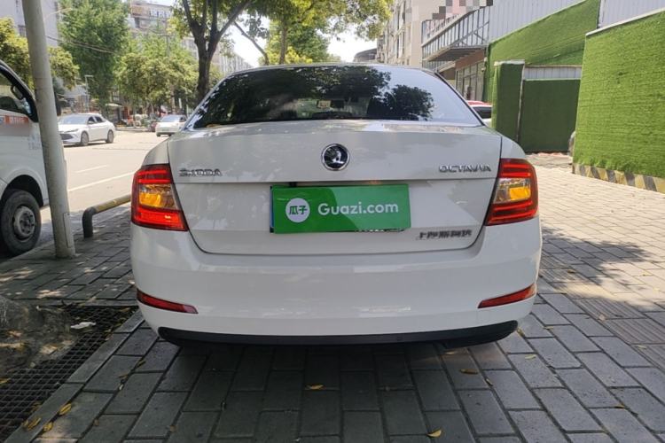 Used Skoda Octavia 2017 Classic Model 1.6L Manual Comfort Edition Rear