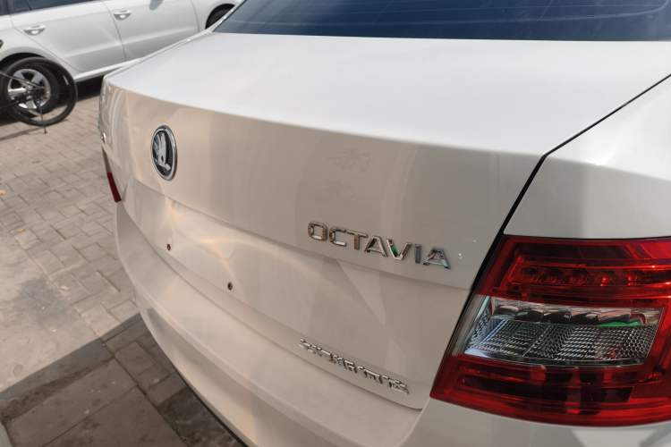 Used Skoda Octavia 2017 Classic Model 1.6L Manual Comfort Edition Rear