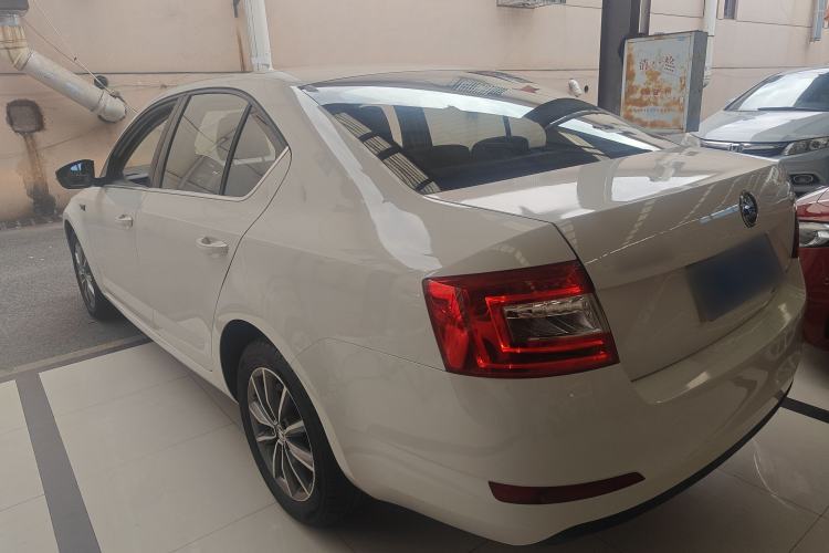 Used Skoda Octavia 2017 1.6L Automatic Front-Wheel Drive Model Rear Left 45 Deg