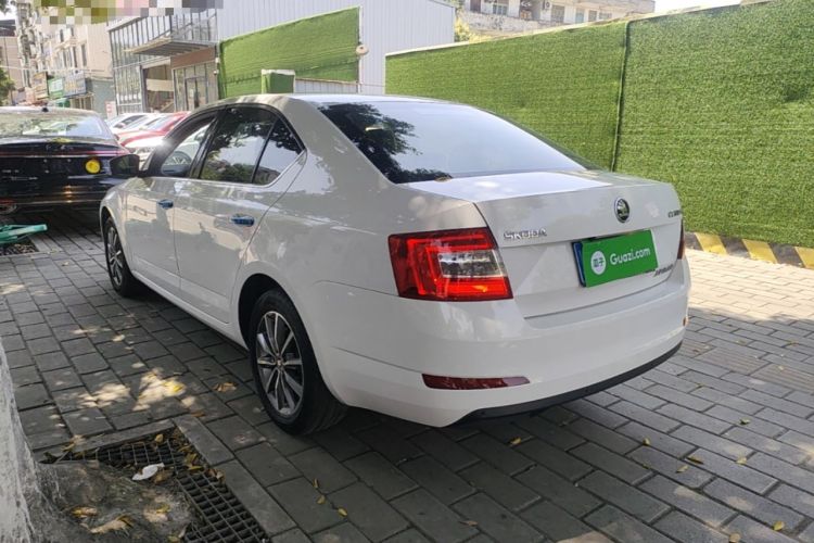 Used Skoda Octavia 2017 Classic Model 1.6L Manual Comfort Edition Rear Left 45 Deg