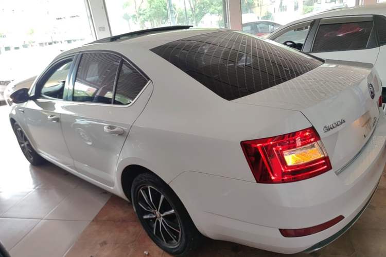 Used Skoda Octavia 2017 1.6L Automatic Smart Drive Edition Rear Left 45 Deg