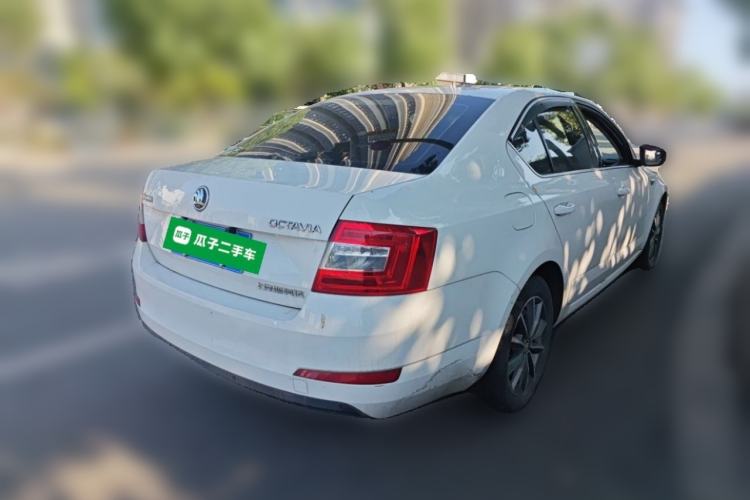 Used Skoda Octavia 2017 1.6L Manual Front-Wheel-Drive Version Rear Right 45 Deg