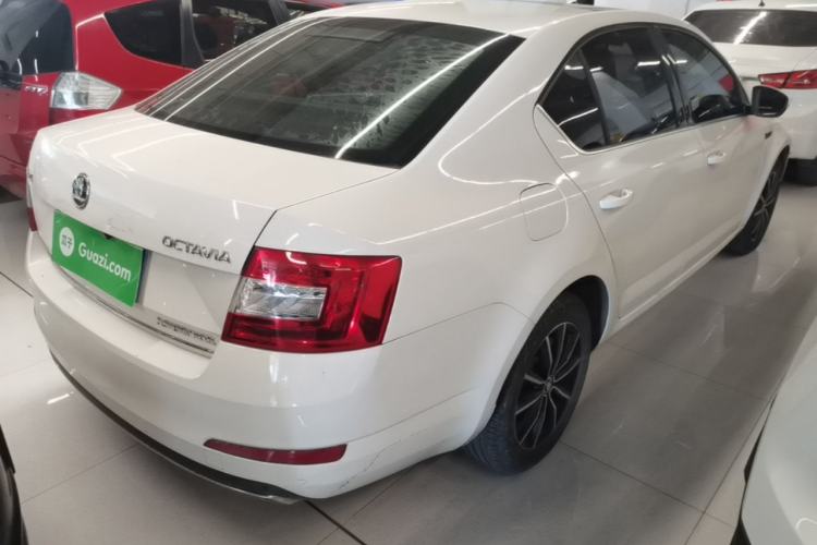 Used Skoda Octavia 2017 1.6L Automatic Smart Drive Edition Rear Right 45 Deg