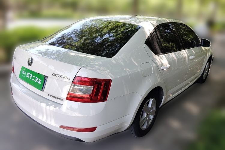 Used Skoda Octavia 2017 Classic Model 1.6L Automatic Standard Edition Rear Right 45 Deg