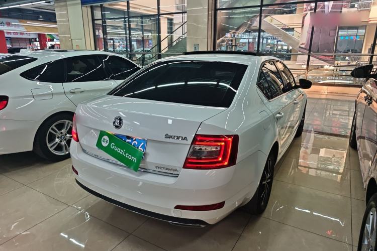Used Skoda Octavia 2017 1.6L Automatic Smart Drive Edition Rear Right 45 Deg