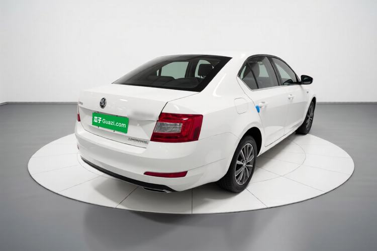 Used Skoda Octavia 2017 1.6L Automatic Chuanxing Edition Rear Right 45 Deg