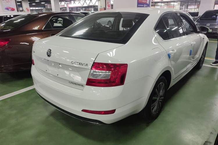 Used Skoda Octavia 2017 1.6L Automatic Chuanxing Edition Rear Right 45 Deg