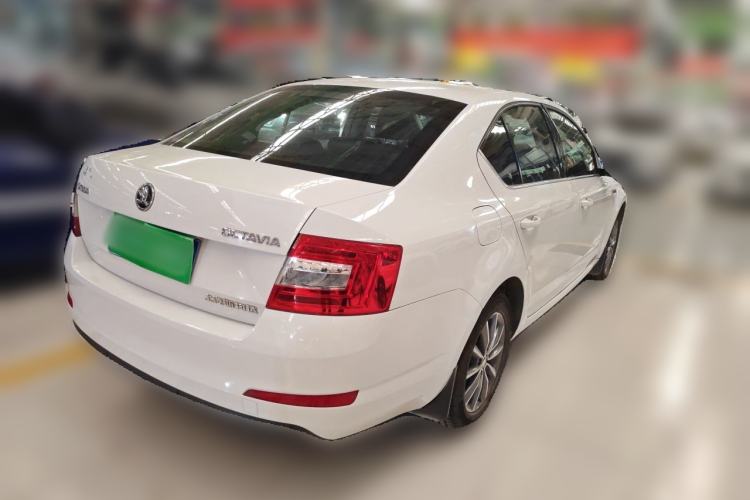 Used Skoda Octavia 2017 1.6L Automatic Front-Wheel Drive Model Rear Right 45 Deg
