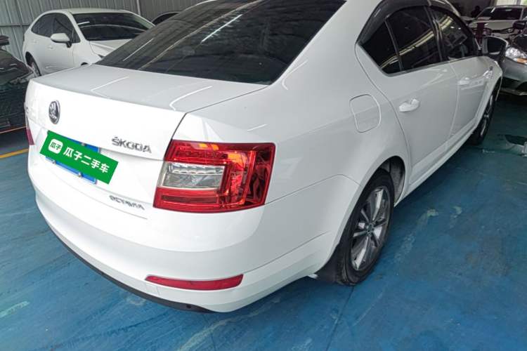 Used Skoda Octavia 2017 1.6L Automatic Chuanxing Edition Rear Right 45 Deg