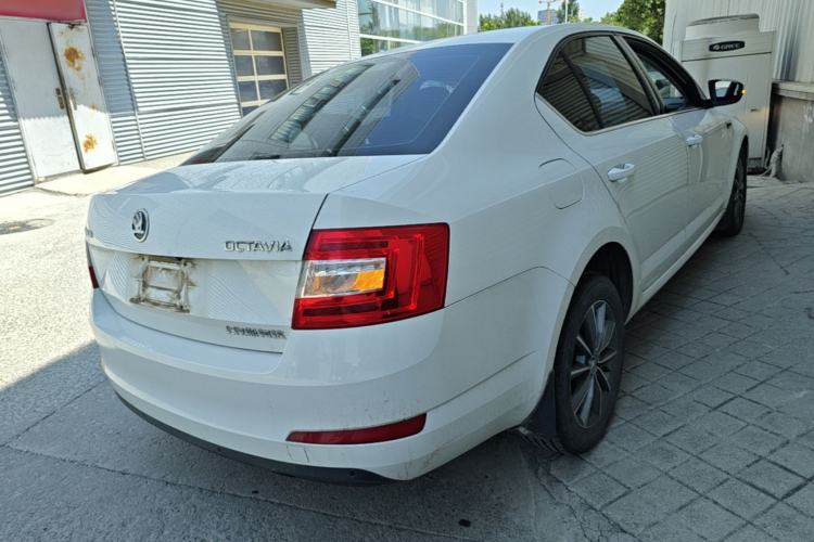 Used Skoda Octavia 2017 1.6L Automatic Chuanxing Edition Rear Right 45 Deg