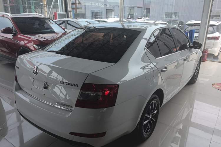 Used Skoda Octavia 2017 1.6L Automatic Smart Drive Edition Rear Right 45 Deg