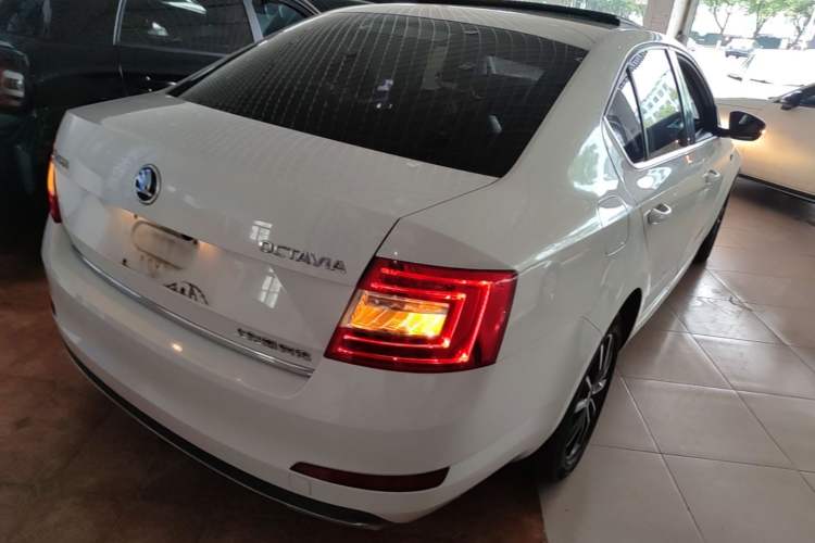 Used Skoda Octavia 2017 1.6L Automatic Smart Drive Edition Rear Right 45 Deg