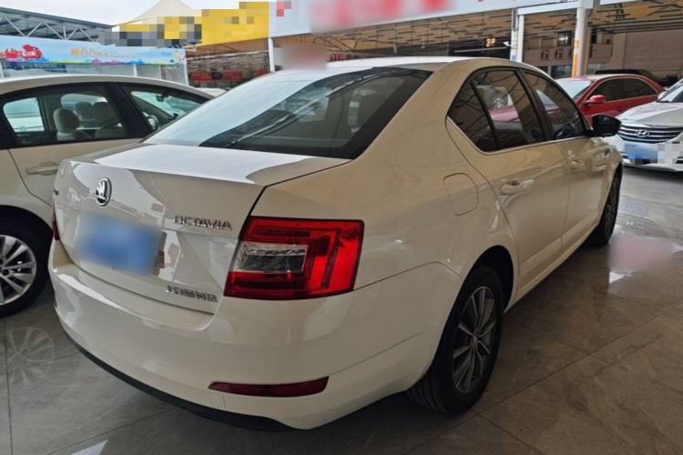 Used Skoda Octavia 2017 1.6L Automatic Chuanxing Edition Rear Right 45 Deg