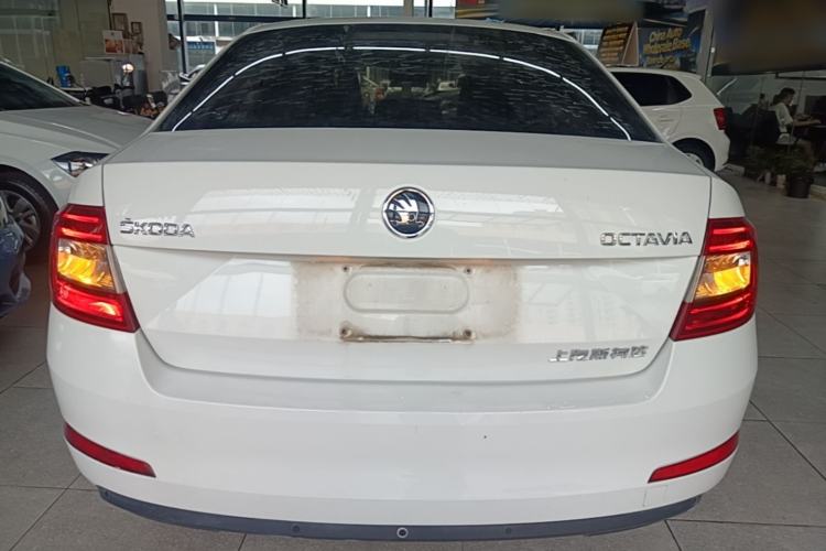 Used Skoda Octavia 2017 Classic Model 1.6L Manual Comfort Edition Rear