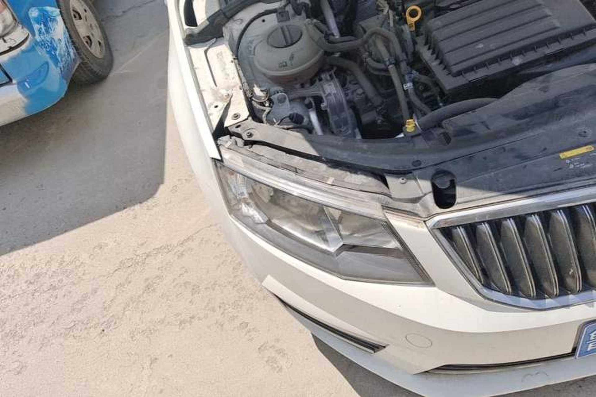 Used Skoda Octavia 2017 TSI280 DSG Smart Drive Edition Right Front Headlight