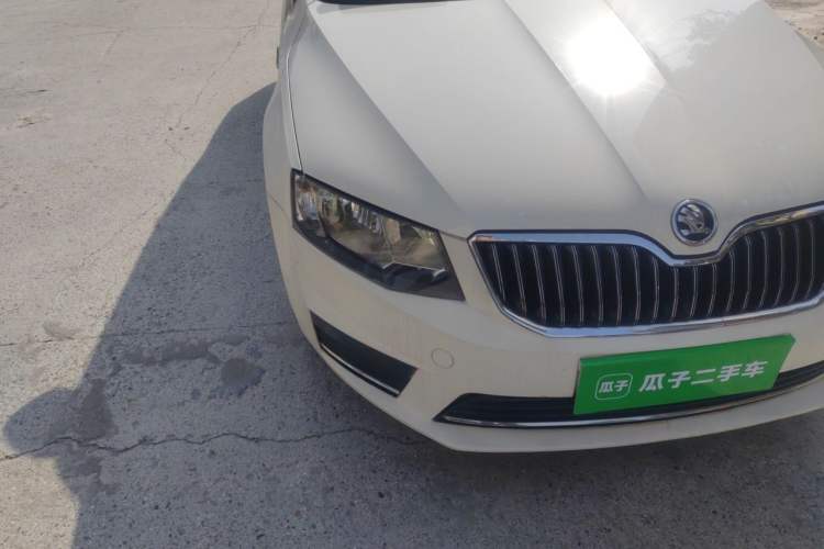 Used Skoda Octavia 2017 1.6L Automatic Smart Drive Edition Right Front Headlight