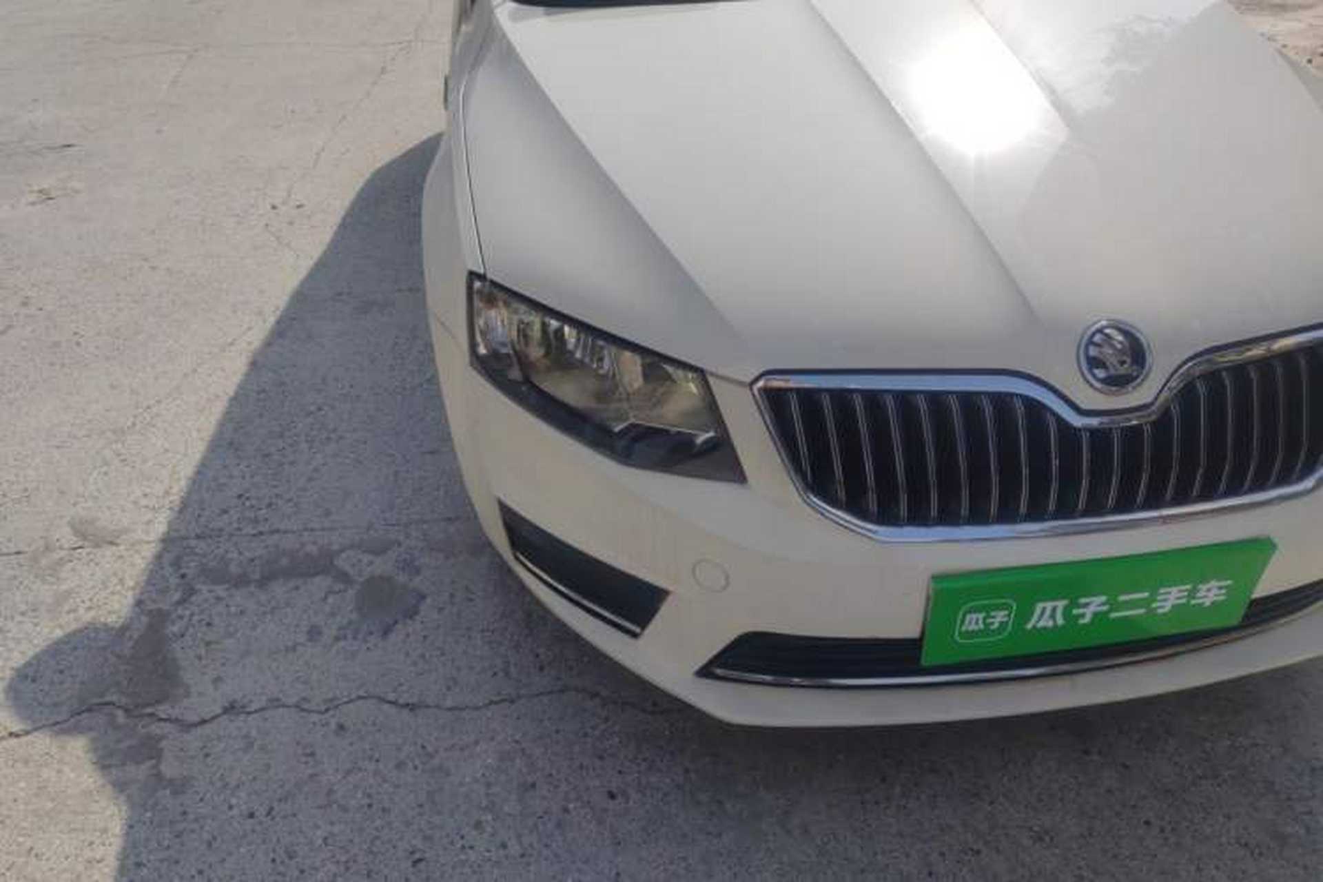 Used Skoda Octavia 2017 1.6L Automatic Smart Drive Edition Right Front Headlight