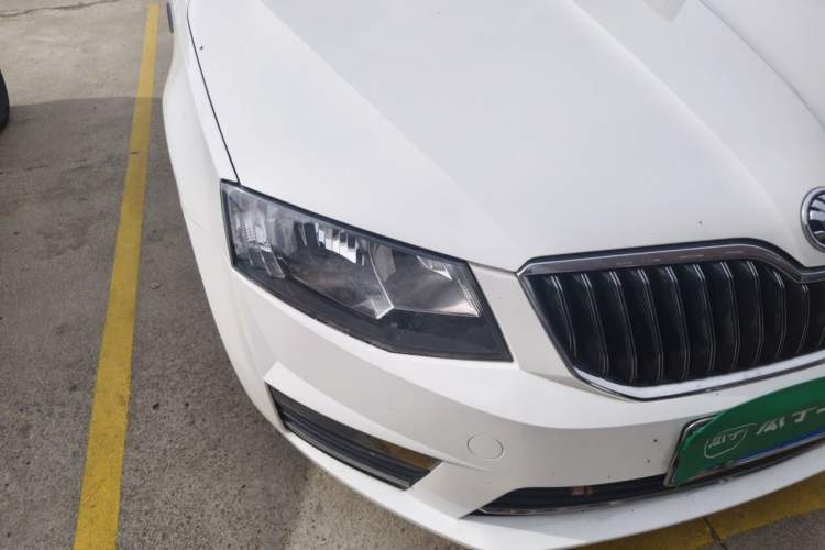 Used Skoda Octavia 2017 1.6L Manual Trend Edition Right Front Headlight