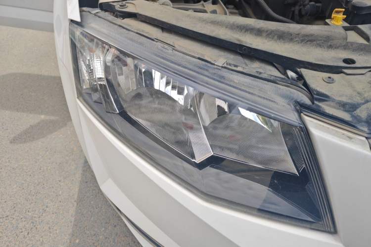 Used Skoda Octavia 2017 1.6L Manual Smart Drive Edition Right Front Headlight