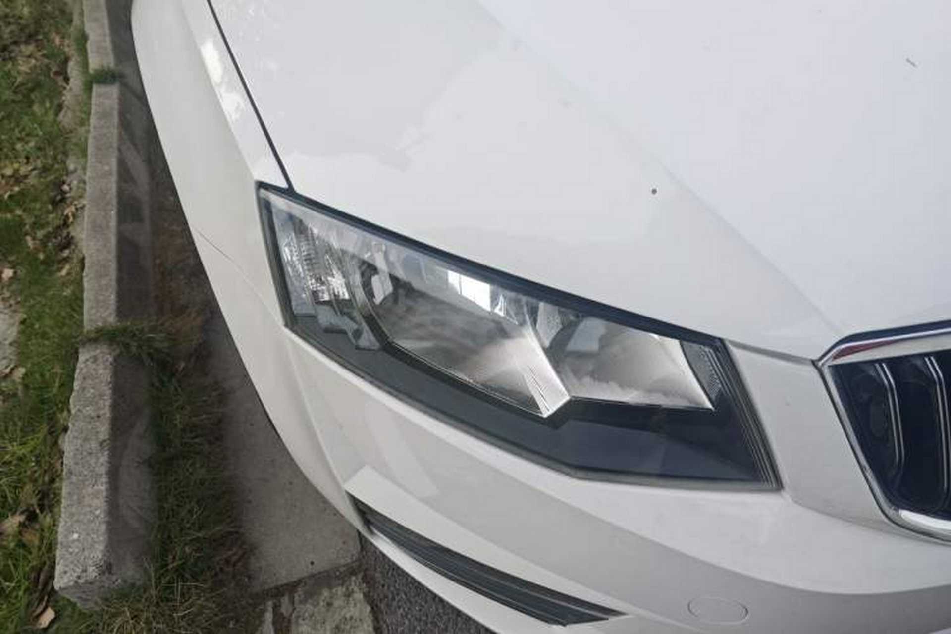 Used Skoda Octavia 2017 1.6L Automatic Smart Drive Edition Right Front Headlight