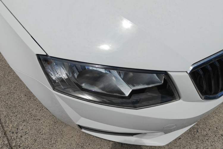 Used Skoda Octavia 2017 1.6L Automatic Smart Drive Edition Right Front Headlight