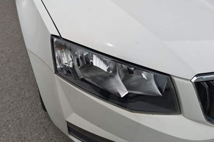 Used Skoda Octavia 2017 1.6L Automatic Chuanxing Edition Right Front Headlight