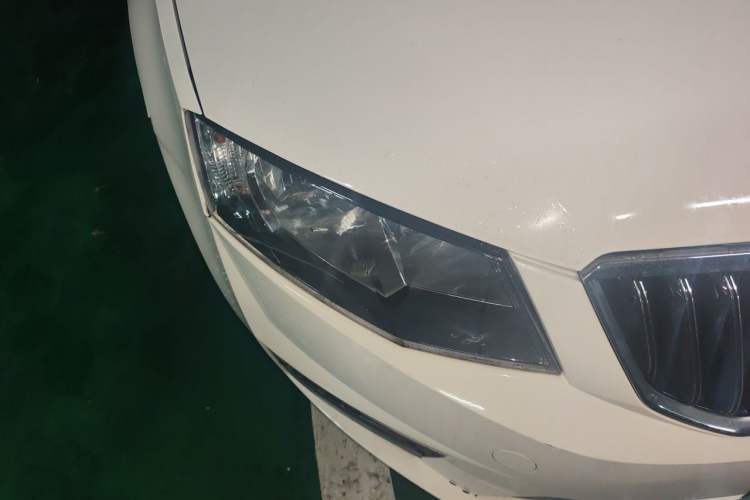 Used Skoda Octavia 2017 1.6L Automatic Chuanxing Edition Right Front Headlight