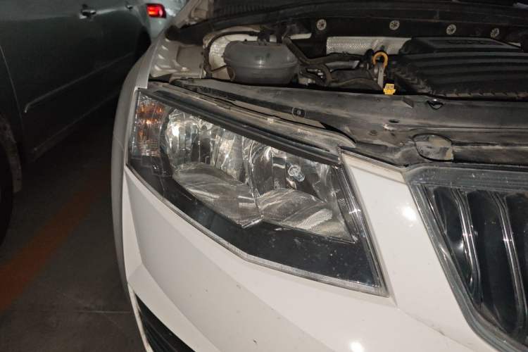Used Skoda Octavia 2017 1.6L Manual Trend Edition Right Front Headlight