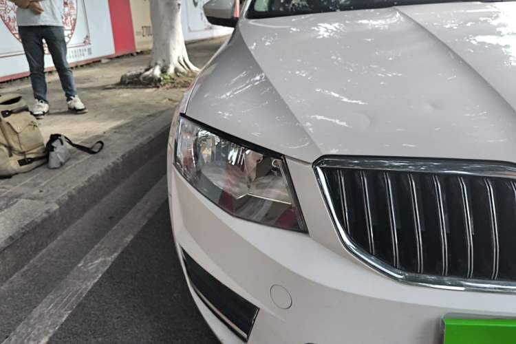 Used Skoda Octavia 2017 1.6L Automatic Smart Drive Edition Right Front Headlight